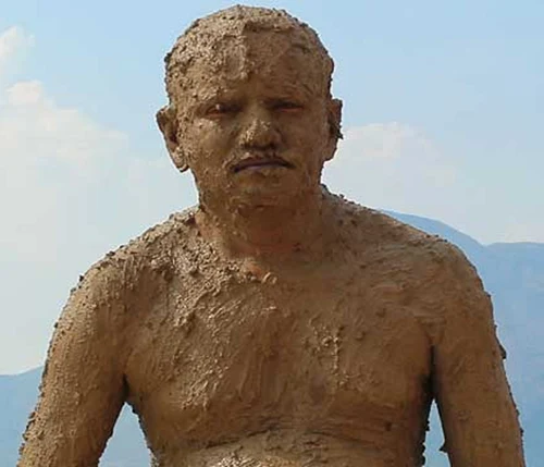 Mud therapy at Tapasya Health & Wellness